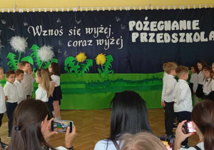 Słoneczka tańczą poloneza