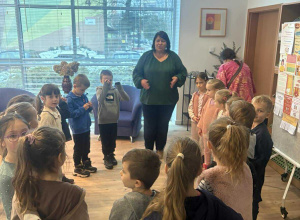 Smerfy w Miejskiej i Regionalnej Bibliotece Publicznej w Bełchatowie