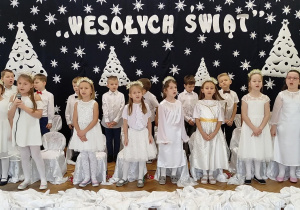 Smerfy życzą Wesołych Świąt.
