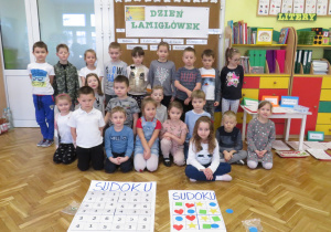 Dzień łamigłówek w grupie Słoneczka.