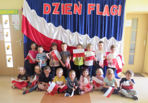Dzień Flagi w Krasnalach.