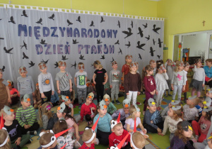 Nasze przedszkolaki w roli ptaków.