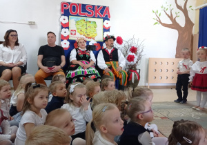 Pani Dyrektor wraz z gośćmi.
