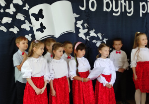 Słoneczka w trakcie występu.
