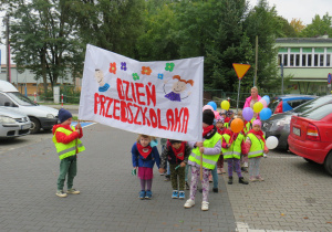 Rozpoczęcie pochodu z okazji Dnia Przedszkolaka.
