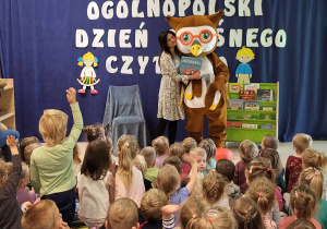 Goście specjalni podczas Dnia Głośnego Czytania w naszym przedszkolu