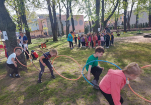 Biedronki i tor z hula hop