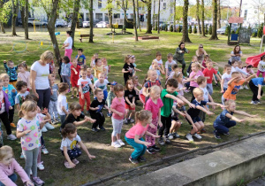 Rozgrzewką rozpoczęło się sportowe spotkanie