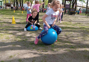 Szaleństwo na piłkach w Smerfach