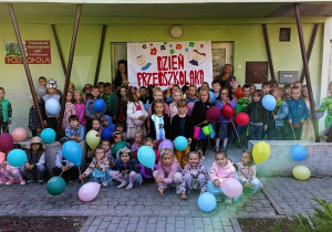 Starszaki pod przedszkolem