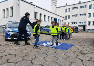 Przypomnienie zasad bezpiecznego poruszania się po drodze