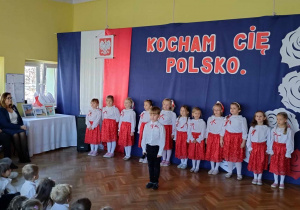 Występ Słoneczek z okazji Dnia Niepodległości