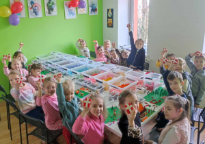 Smerfy z klocków LEGO ułożyły flagę Danii