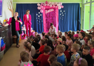 Prezentacja dotycząca historii lalki Barbie