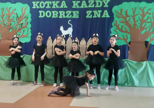 Przedstawienie w wykonaniu grupy Smerfów