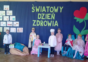 Uczestnicy przedstawienia z okazji Światowego Dnia Zdrowia