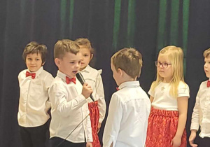 Chłopcy z Motylków w wierszu "Katechizm Polskiego Dziecka"