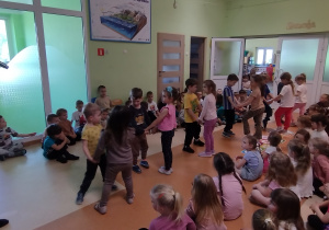Pary tańczą cha-cha