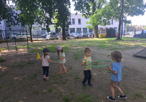 Zabawy z hula-hop - Misie
