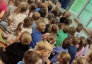 Dzieci podczas Dnia Głośnego Czytania