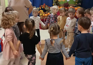 Krasnale i Misie w tańcu