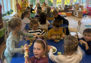 Smerfy i ich owocowe szaszłyki