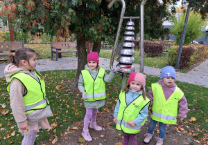 Biedronki podczas zabawy w parku muzycznym