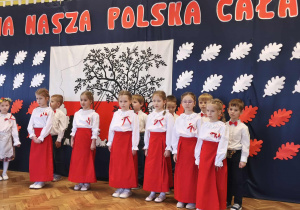 Dziewczynki ze Smerfów podczas wstępu