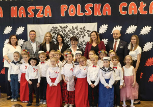 Wspólne zdjęcie z zaproszonymi gośćmi