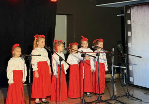 Zespół Topolanie w utworze "My pierwsza brygada"