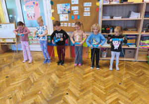 Słoneczka w wyścigu guzików