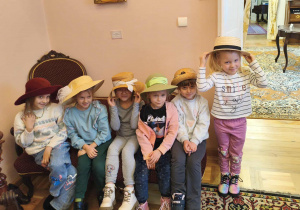 Małe damy z grupy Słoneczek