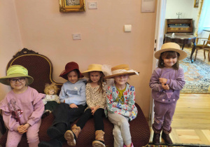 Małe damy ze Słoneczek