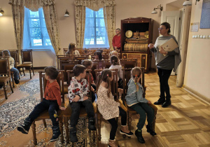 Słoneczka podczas wizyty w muzeum