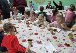 Czas na kiełbaskę i ciepłą herbatę - Misie