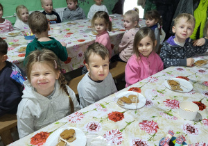 Misie w oczekiwaniu na dekorowanie pierników