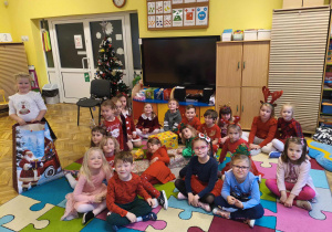 Słoneczka z grupowymi prezentami