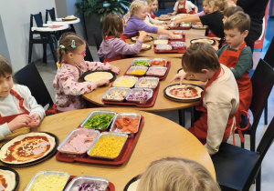 Na mikołajkowych warsztatach w pizzerii