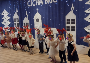 Misie w tańcu reniferów