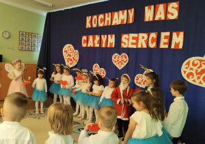 Biedronki podczas występu dla babci i dziadka