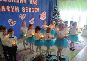 Słoneczka podczas występu dla babci i dziadka