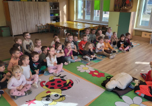 Krasnale, Misie i Motylki na zajęciach z okazji Dnia Numeru Alarmowego