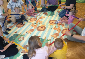 Zabawy z gumą sensoryczną