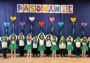 Krasnale podczas występu