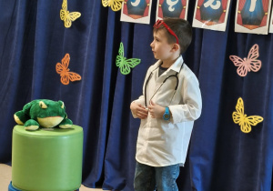 Dawid z grupy Smerfów w wierszu "Żaba"