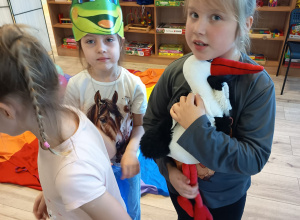 Wyjście Słoneczek na warsztaty do biblioteki