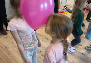 Zabawa balonowa w parach