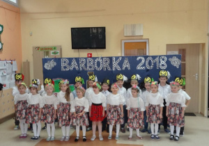 Dzieci z grupy Biedronki przed występem z okazji Dnia Górnika.