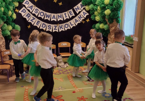 Dzieci w tańcu "Niegrzeczna polka"