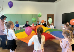 Zabawa z chustą animacyjną